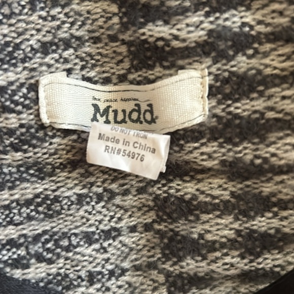 Women’s long sweater vest. - Picture 3 of 3